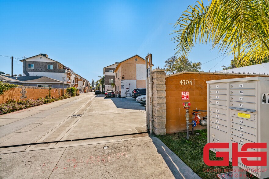 More Photos Of 4704 Florence Ave, Bell Apartments For Sale