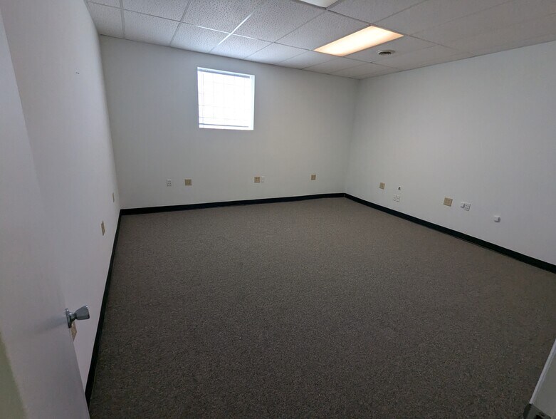 More Photos Of 603 Detroit St, La Porte Loft Creative Space For Sale