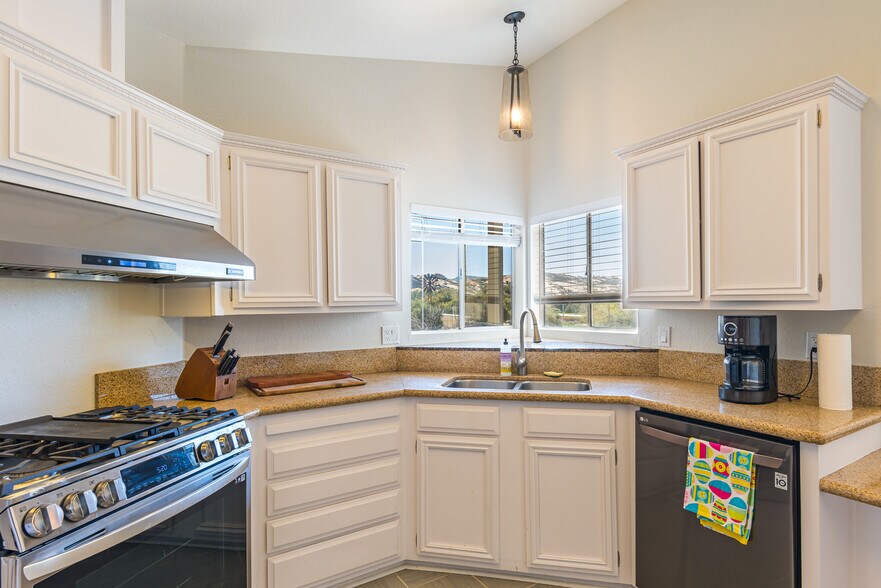 More Photos Of 19191 High Glen Rd, Alpine Specialty For Sale