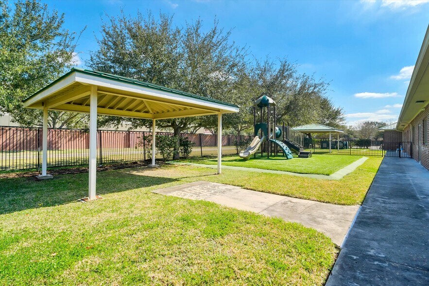 More Photos Of 20417 S University Blvd, Missouri City Schools For Lease