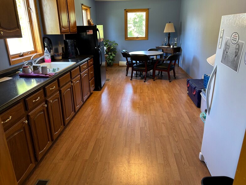 More Photos Of 335 Wycoff Dr, North Sioux City Medical For Sale