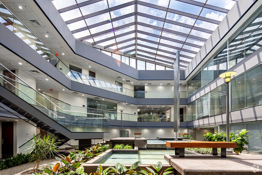 More Photos Of 17300 N Dallas Pky, Dallas Office For Lease