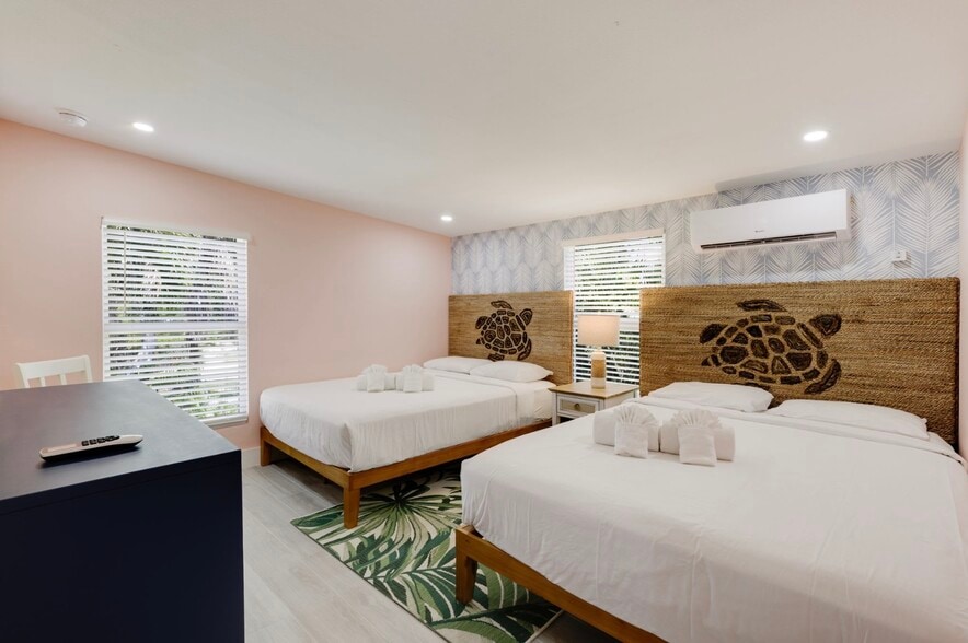 More Photos Of 706 Donax St, Sanibel Hotel For Sale