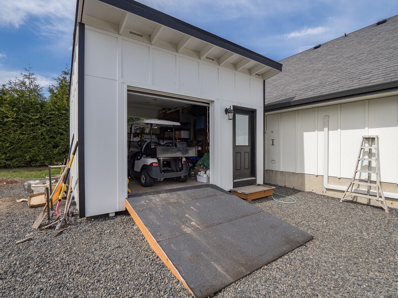 More Photos Of 20300 NE Highway 240, Newberg Hotel For Sale