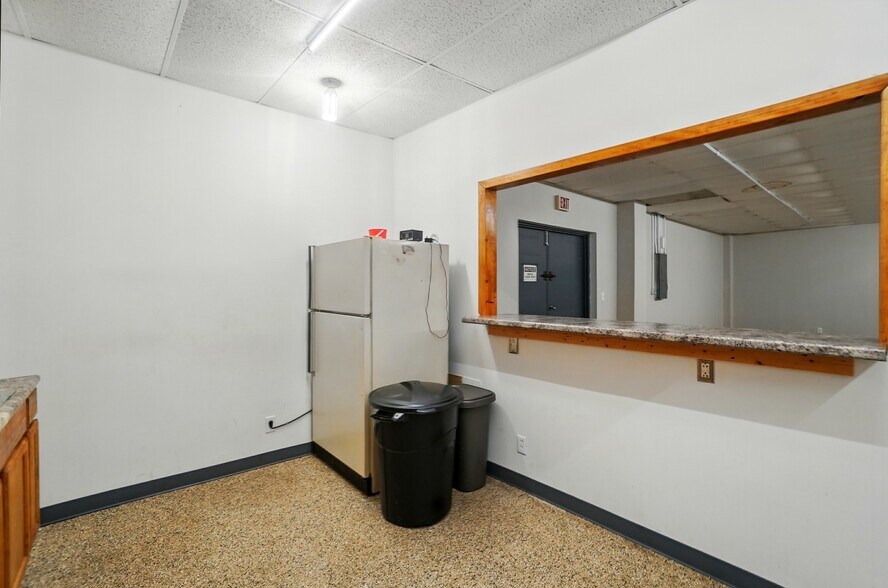 More Photos Of 1007 N Center St, Lima Light Distribution For Sale