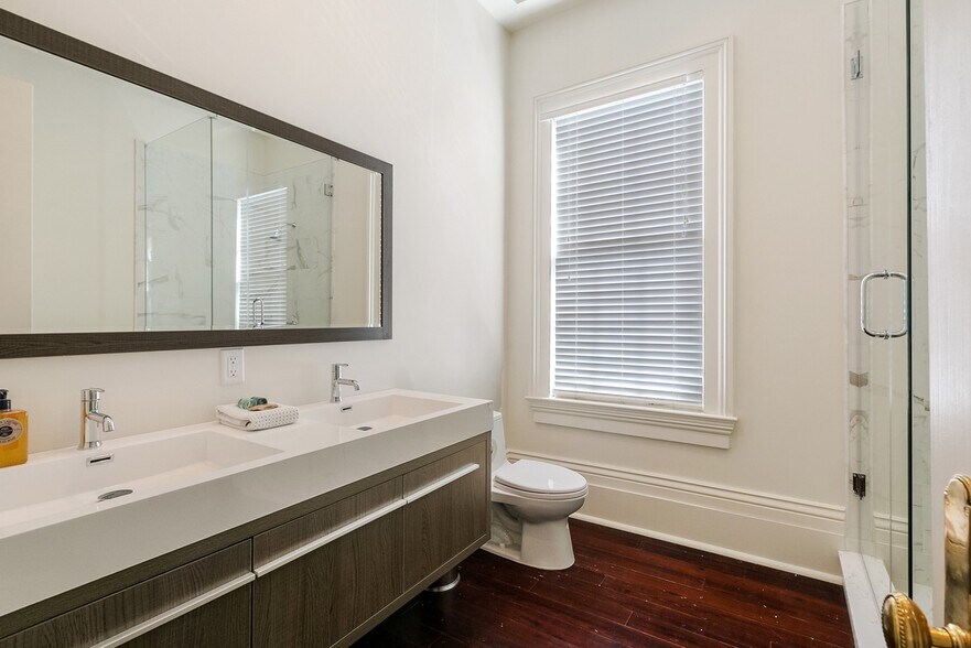 More Photos Of 1912 St Charles Ave, New Orleans Office For Sale
