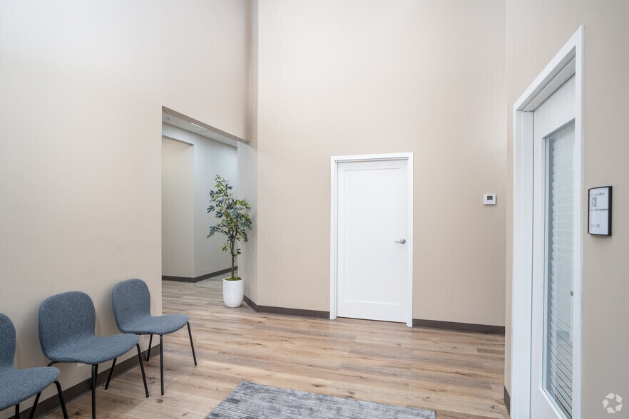 More Photos Of 3420 Lacrosse Ln, Naperville Office For Lease