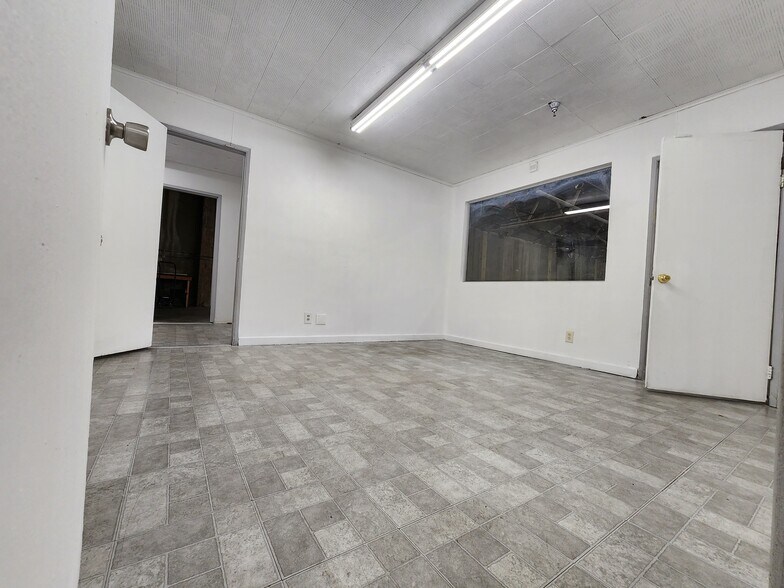 More Photos Of 620 S Clarence St, Los Angeles Manufacturing For Lease