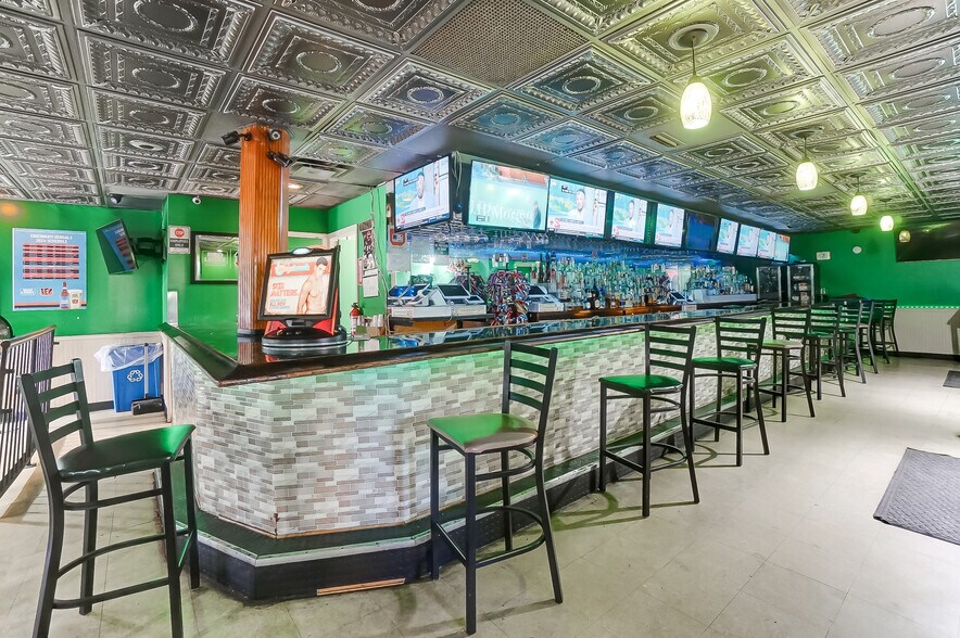 More Photos Of 7751 Reading Rd, Cincinnati Bar For Sale