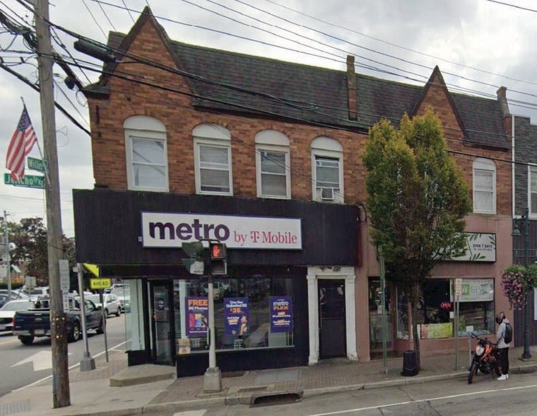 More Photos Of 273 Willis Ave, Mineola Storefront Retail Residential For Sale