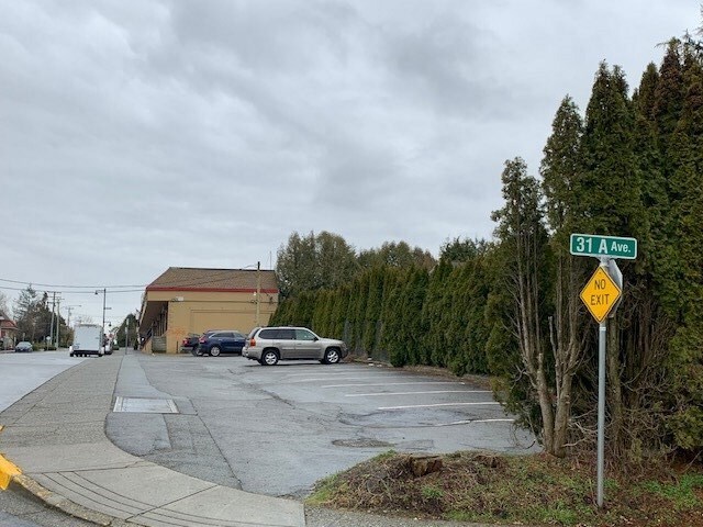 More Photos Of 27133 Fraser Hwy, Langley Twp Storefront Retail Office For Lease