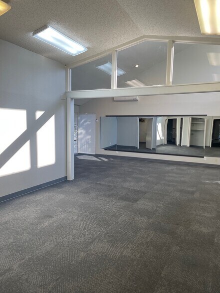 More Photos Of 2525 Wallingwood Dr, Austin Unknown For Lease