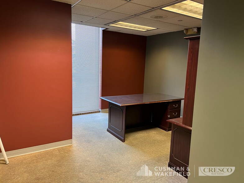 More Photos Of 5592 Broadview Rd, Parma Office For Sale