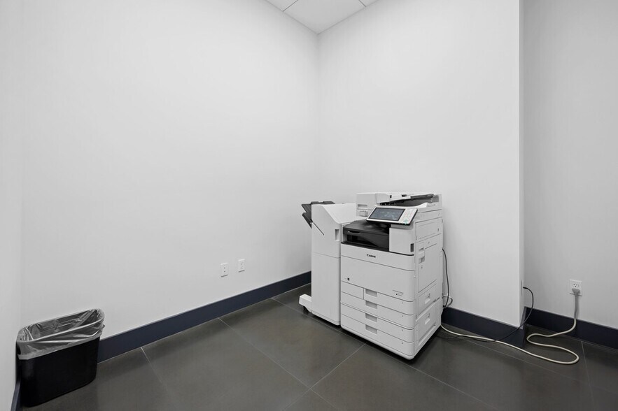 More Photos Of 19790 W Dixie Hwy, Aventura Office For Lease