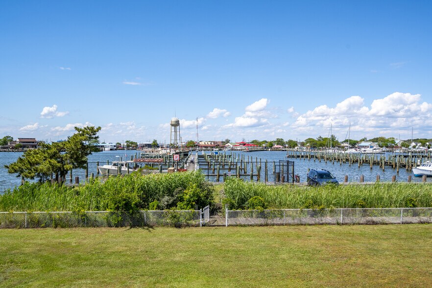 More Photos Of 700 Norris Harbor Dr, Crisfield Hotel For Sale