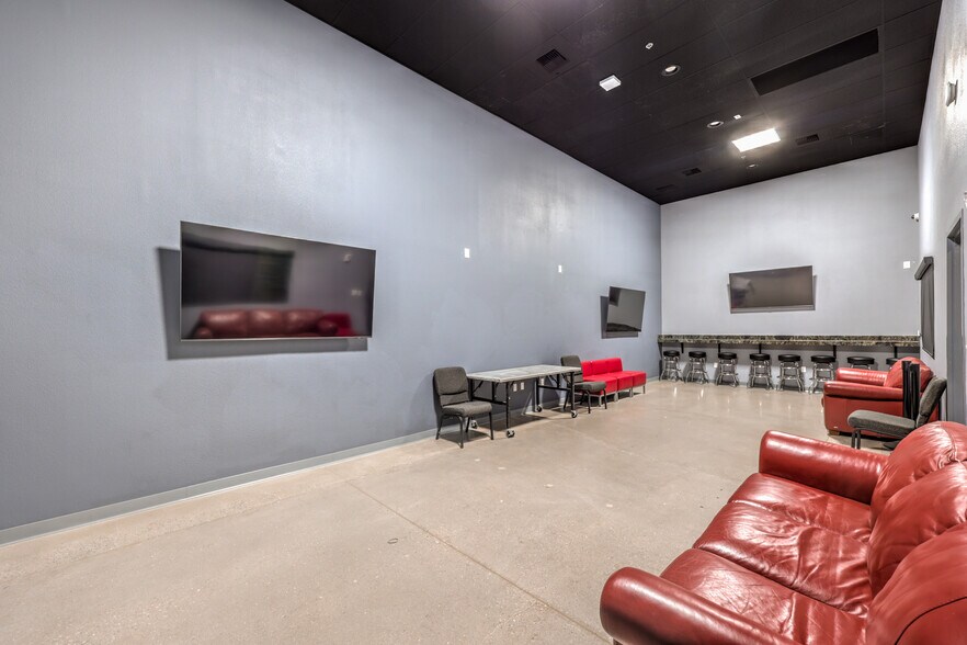 More Photos Of 5321 Cameron St, Las Vegas General Retail For Sale