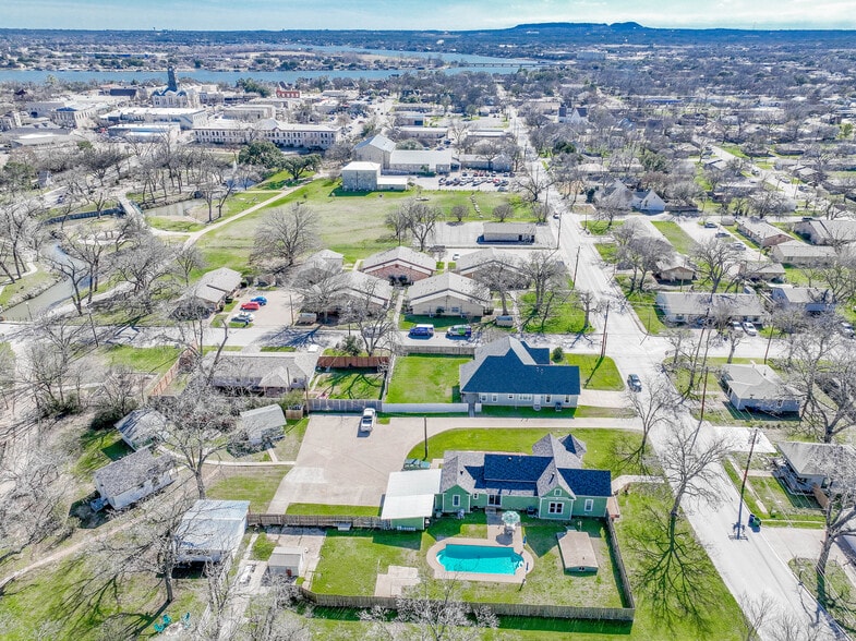 More Photos Of 512 N Travis St, Granbury Hospitality For Sale