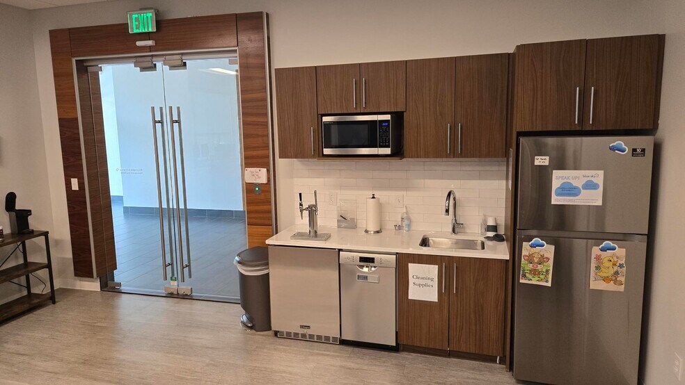 More Photos Of 1501 Belle Isle Ave, Mount Pleasant Office For Lease