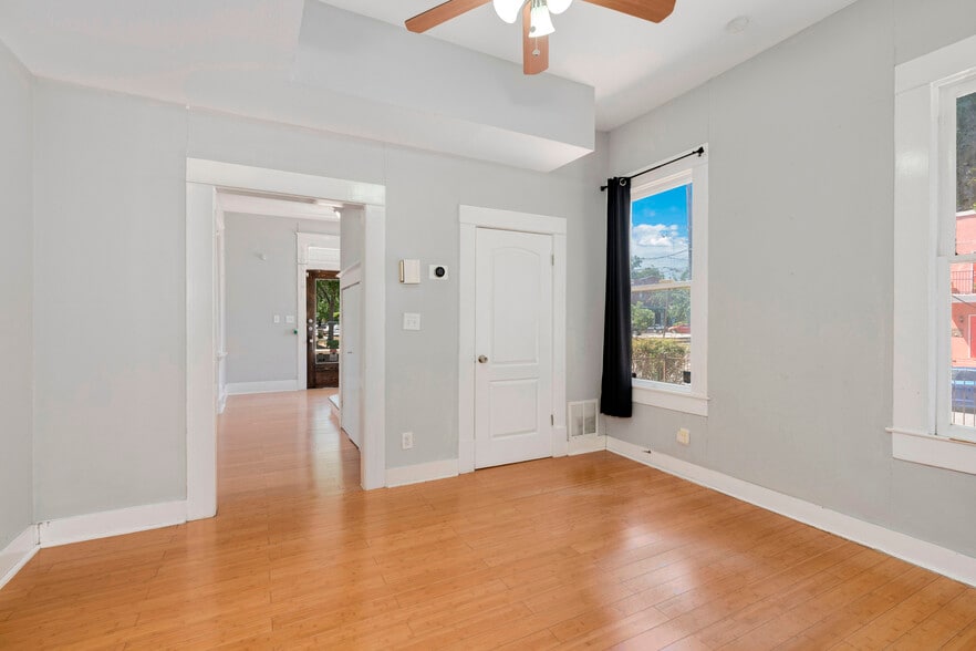 More Photos Of 801 E Quincy St, San Antonio Office Residential For Lease