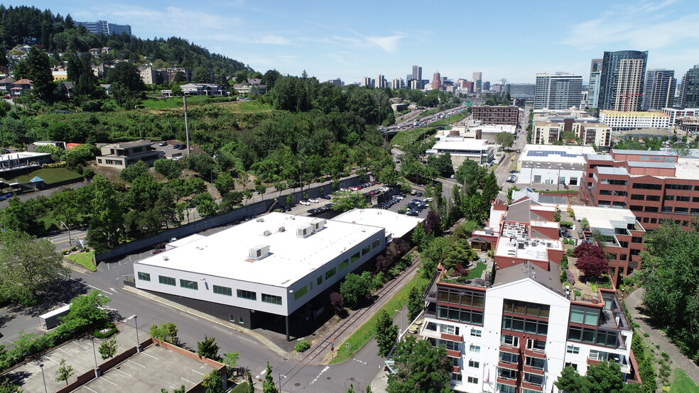 Primary Photo Of 4550 S Macadam Ave, Portland Medical For Lease