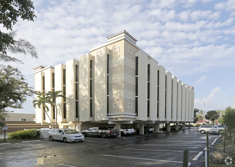 More Photos Of 12955 Biscayne Blvd, North Miami Office For Lease