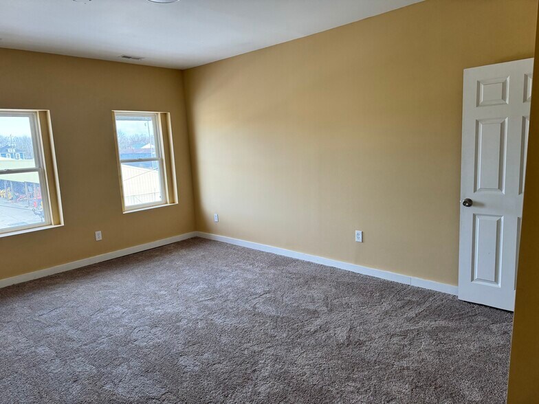 More Photos Of 1636 Central Ave, Middletown Apartments For Sale