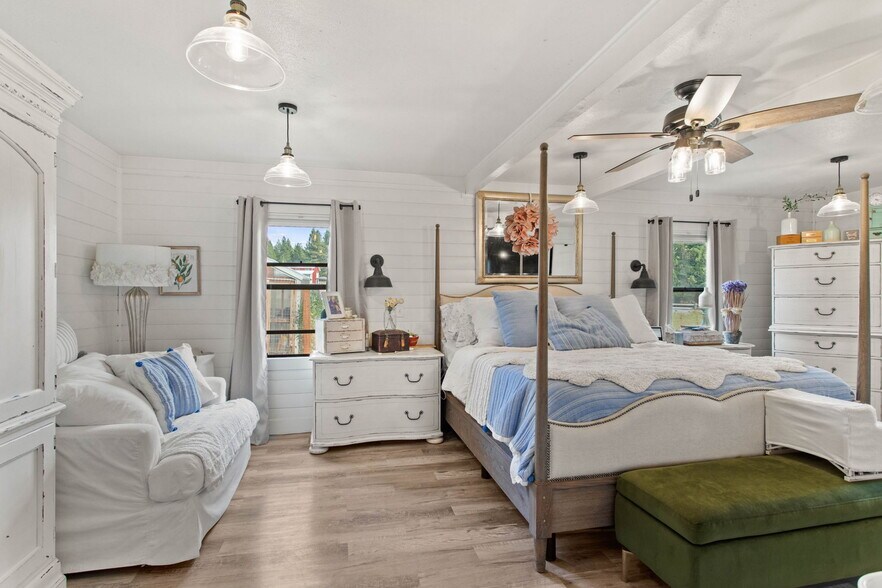 More Photos Of 1521 Willms Rd, Elk Lodge Meeting Hall For Sale