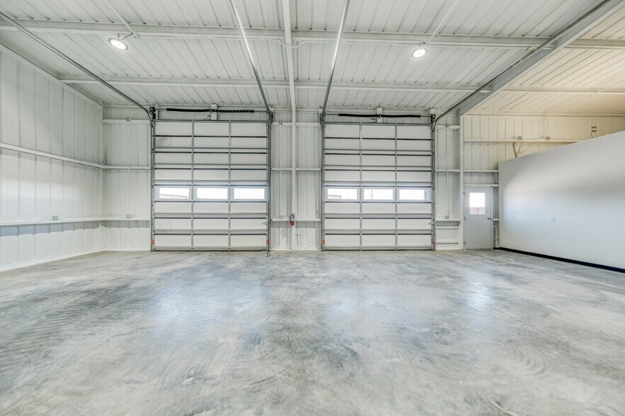 More Photos Of 109 Bennett Hills Dr, Weatherford Warehouse For Sale