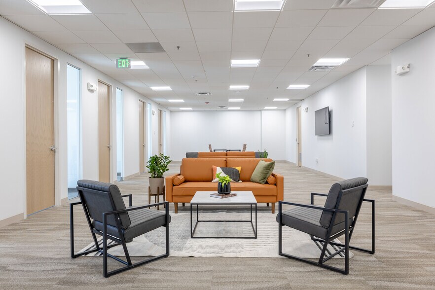 More Photos Of 8400 E Crescent Pky, Greenwood Village Coworking Space