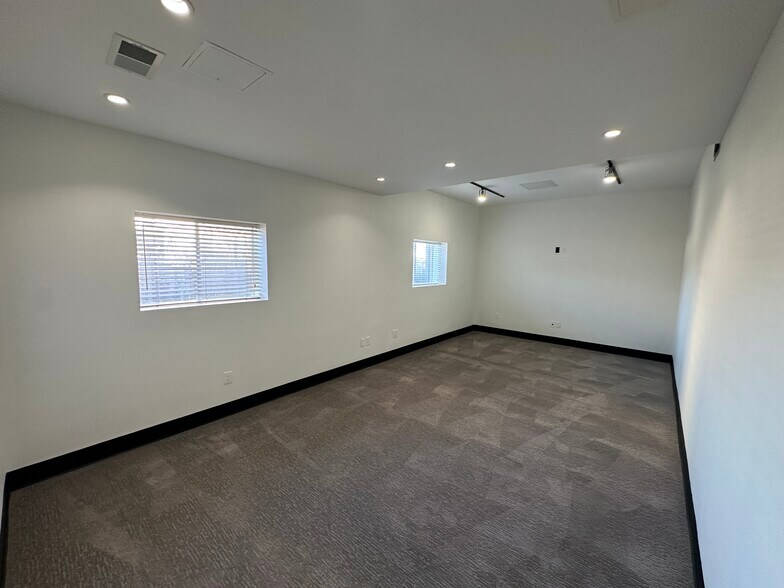 More Photos Of 5712 Val Verde St, Houston Loft Creative Space For Lease
