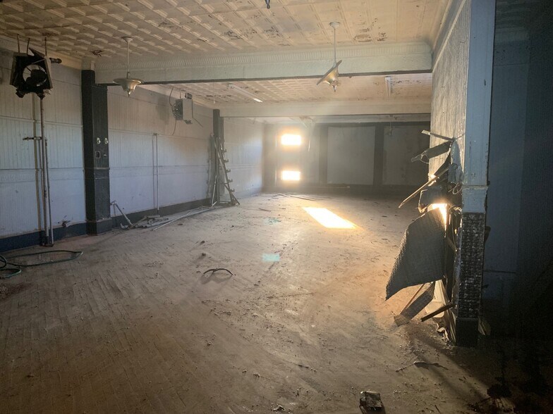 More Photos Of 918 S Broadway, Camden Storefront For Sale
