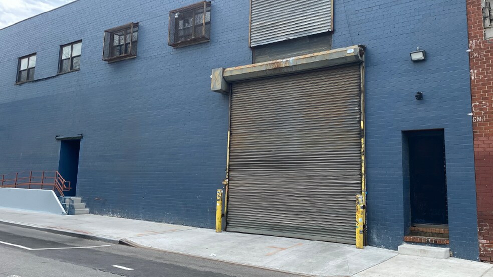 Primary Photo Of 276 Flushing Ave, Brooklyn Distribution For Lease