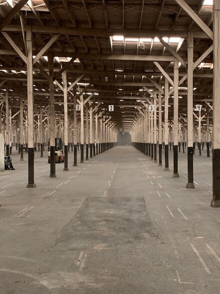 More Photos Of 2725 North Jackson Highway, Glasgow Distribution For Sale