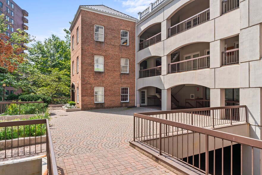 More Photos Of 4600 N Park Ave, Chevy Chase Medical For Sale