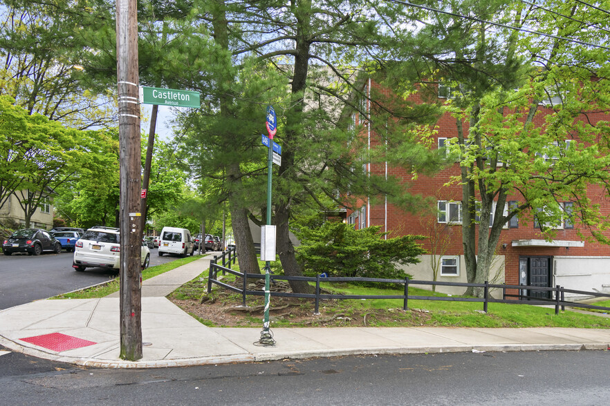 Primary Photo Of 390 Castleton Ave, Staten Island Apartments For Lease