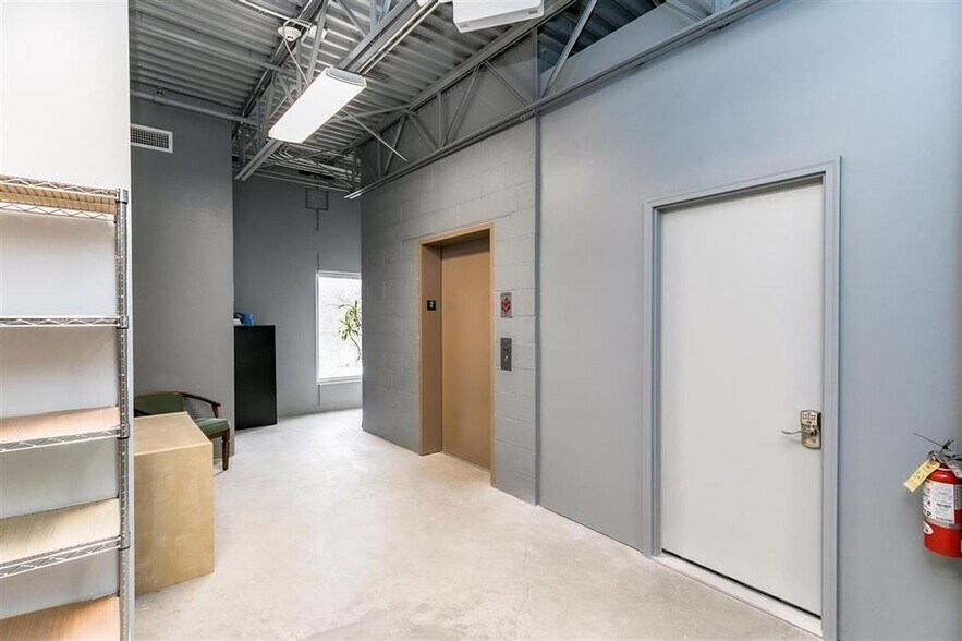 More Photos Of 2441 James St, Coralville Storefront Retail Office For Lease