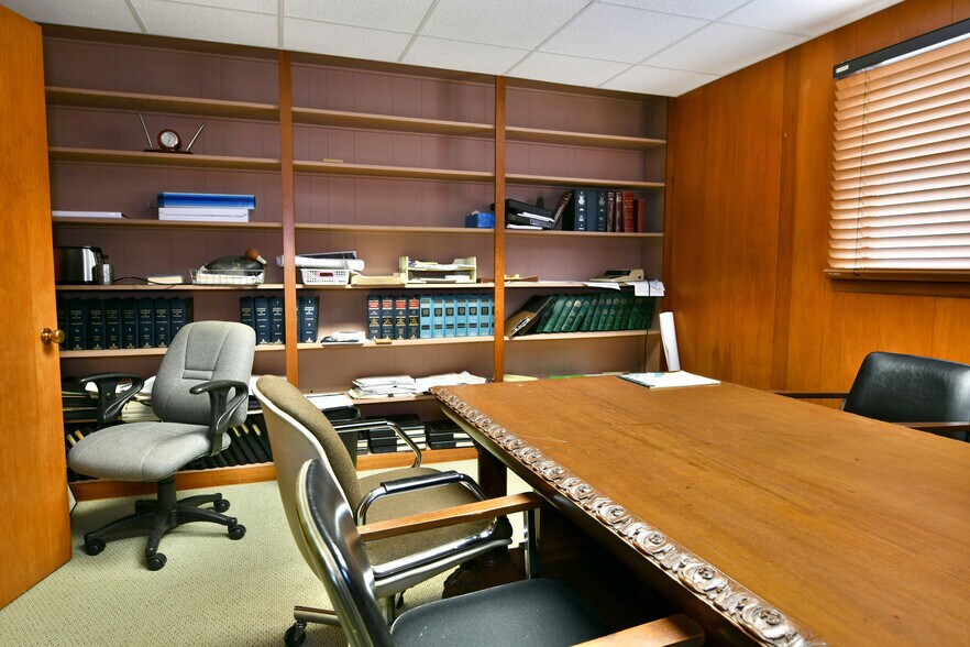 More Photos Of 696 Valley View Dr, Brookfield Office For Sale