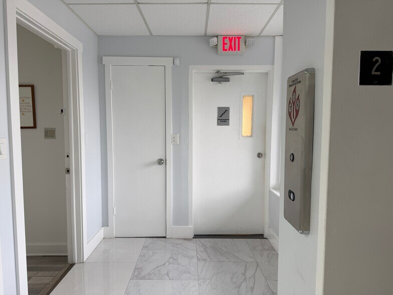 More Photos Of 600 NW 35th Ave, Miami Medical For Lease
