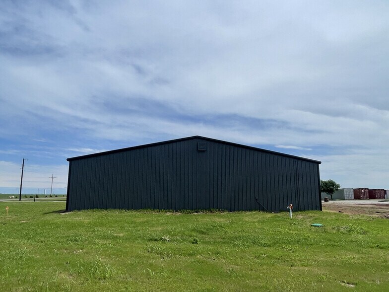 More Photos Of 5900 Moffat Rd NE, Piedmont Warehouse For Lease