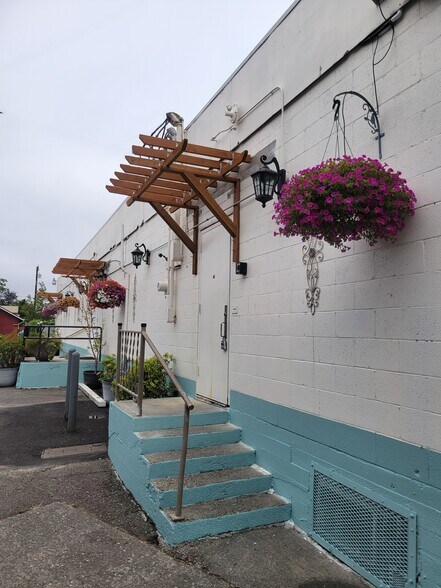 More Photos Of 114 N Lewis St, Monroe Freestanding For Lease