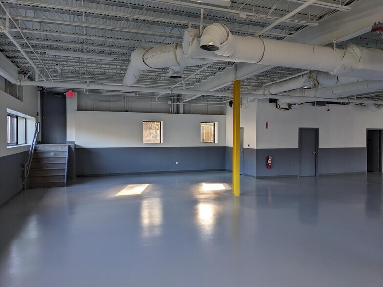 More Photos Of 200 Turnpike Rd, Southborough Research And Development For Lease