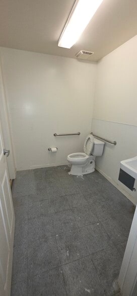 More Photos Of 1555 Yosemite Ave, San Francisco Warehouse For Lease