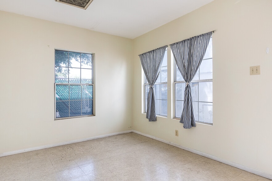 More Photos Of 5628-5630 York Blvd, Los Angeles Storefront Retail Residential For Sale