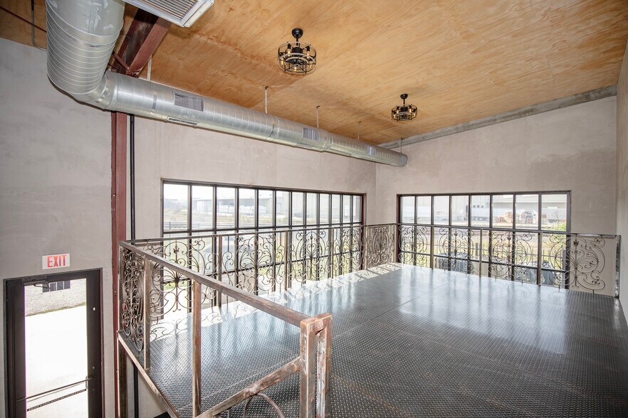More Photos Of 2219 Brooks St, Houston Warehouse For Sale