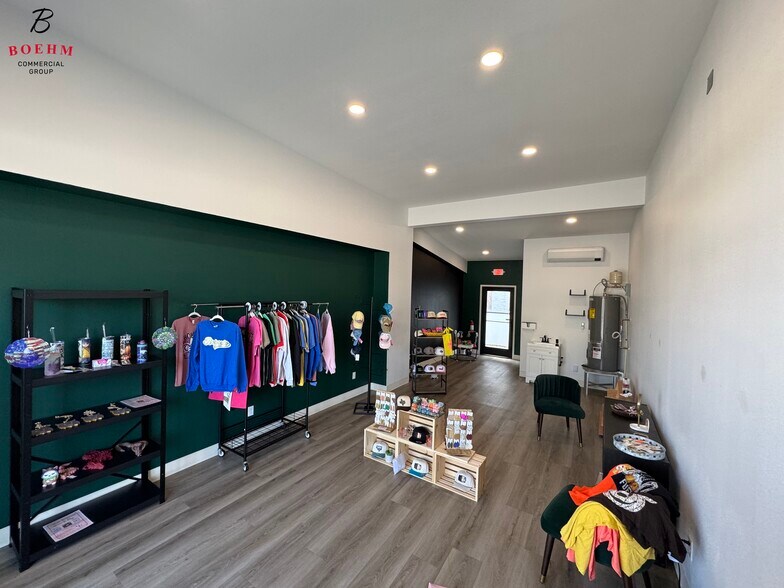 More Photos Of 711 Front St, Comfort Freestanding For Lease