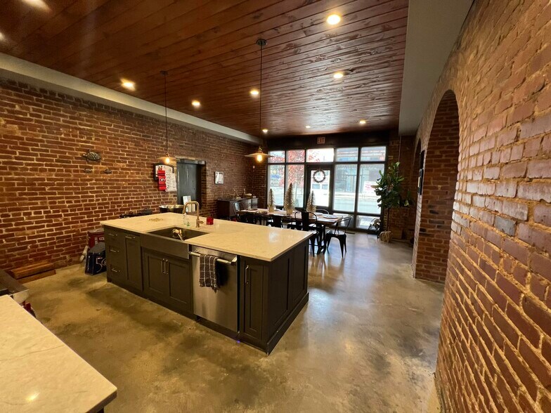 More Photos Of 534 2nd St, Macon-Bibb Storefront Retail Office For Sale