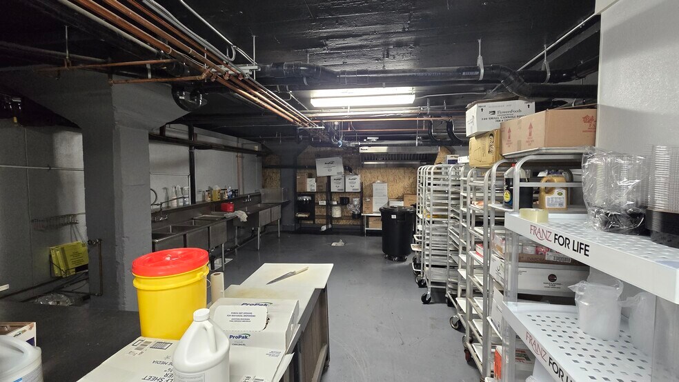 More Photos Of 1912 4th St, La Grande General Retail For Lease