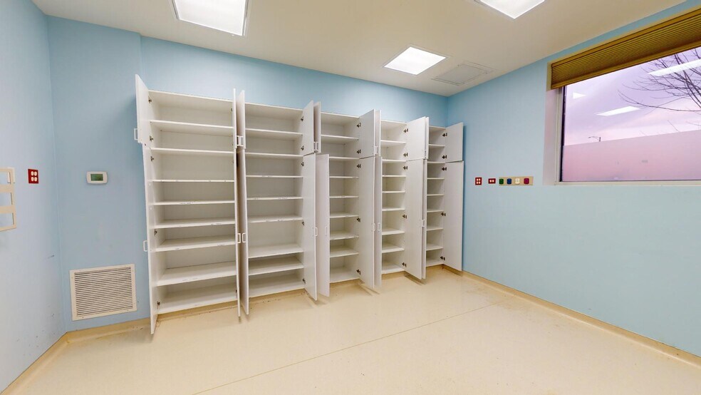 More Photos Of 1321 Tower Rd, Schaumburg Medical For Lease