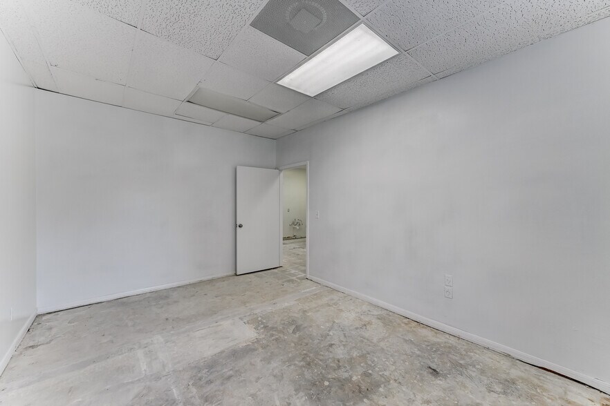 More Photos Of 14721 Pebble Bend Dr, Houston Medical For Lease