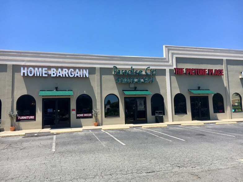 More Photos Of 19507 W Catawba Ave, Cornelius Freestanding For Lease